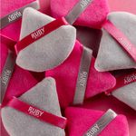 esponja-puff-para-po-triangular-ruby-kisses-3