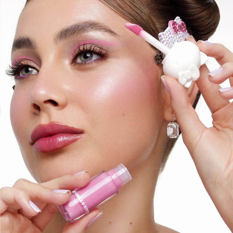 LIQUID-EYESHADOW_BHLE04B_candy-pink4.jpg